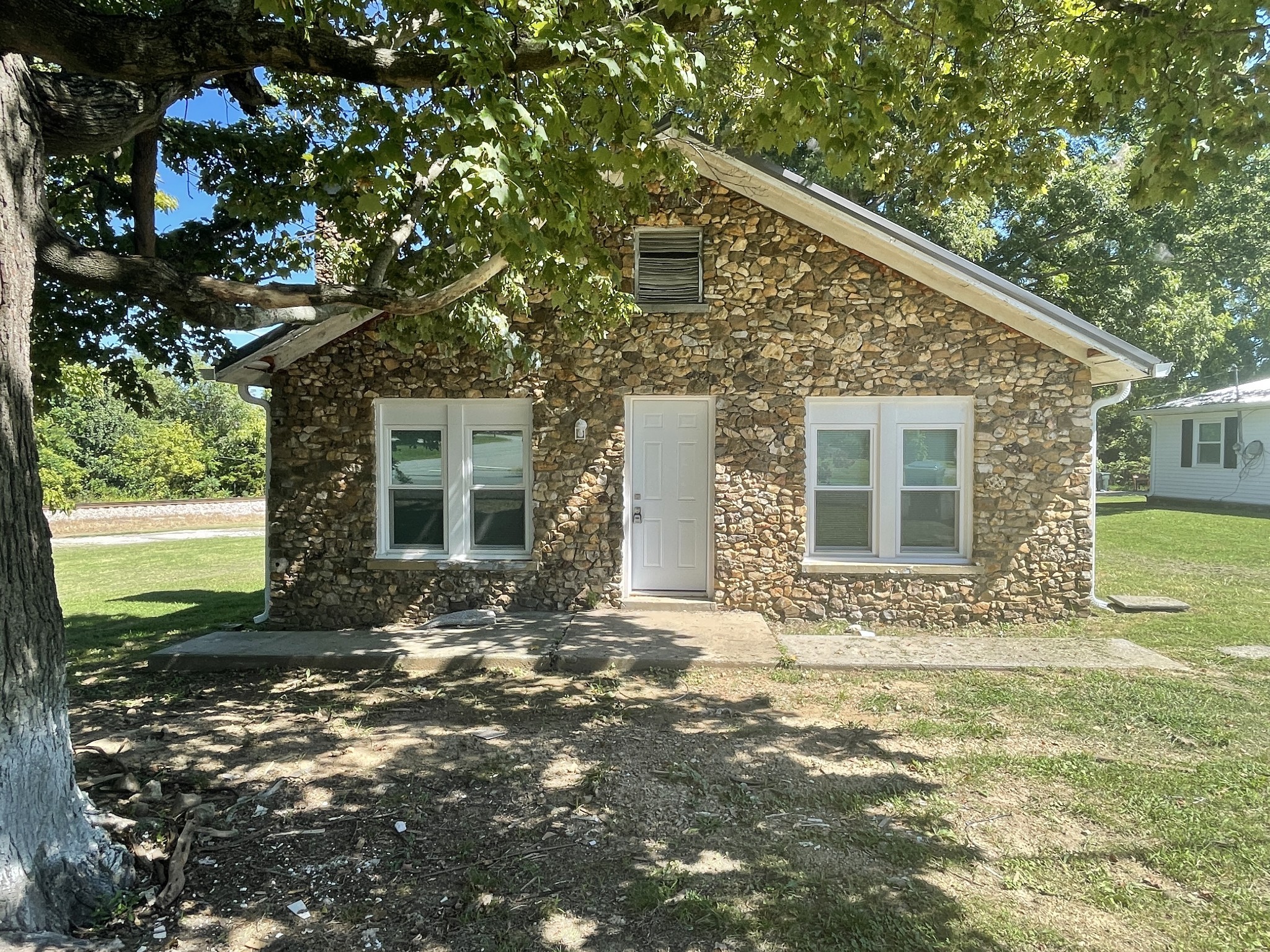 300 W Railroad Street Dickson TN 37055