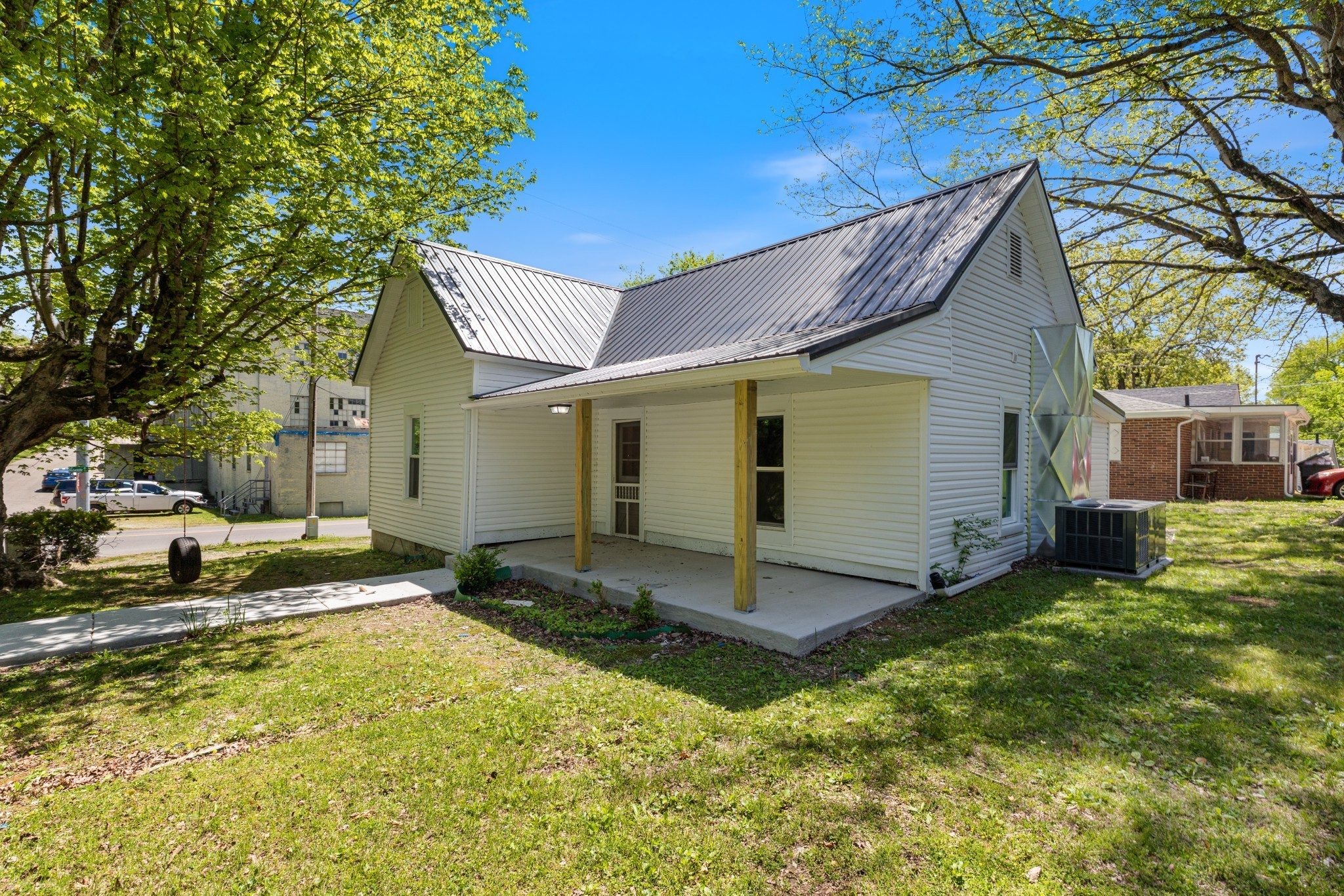 300 W Railroad Street Dickson TN 37055
