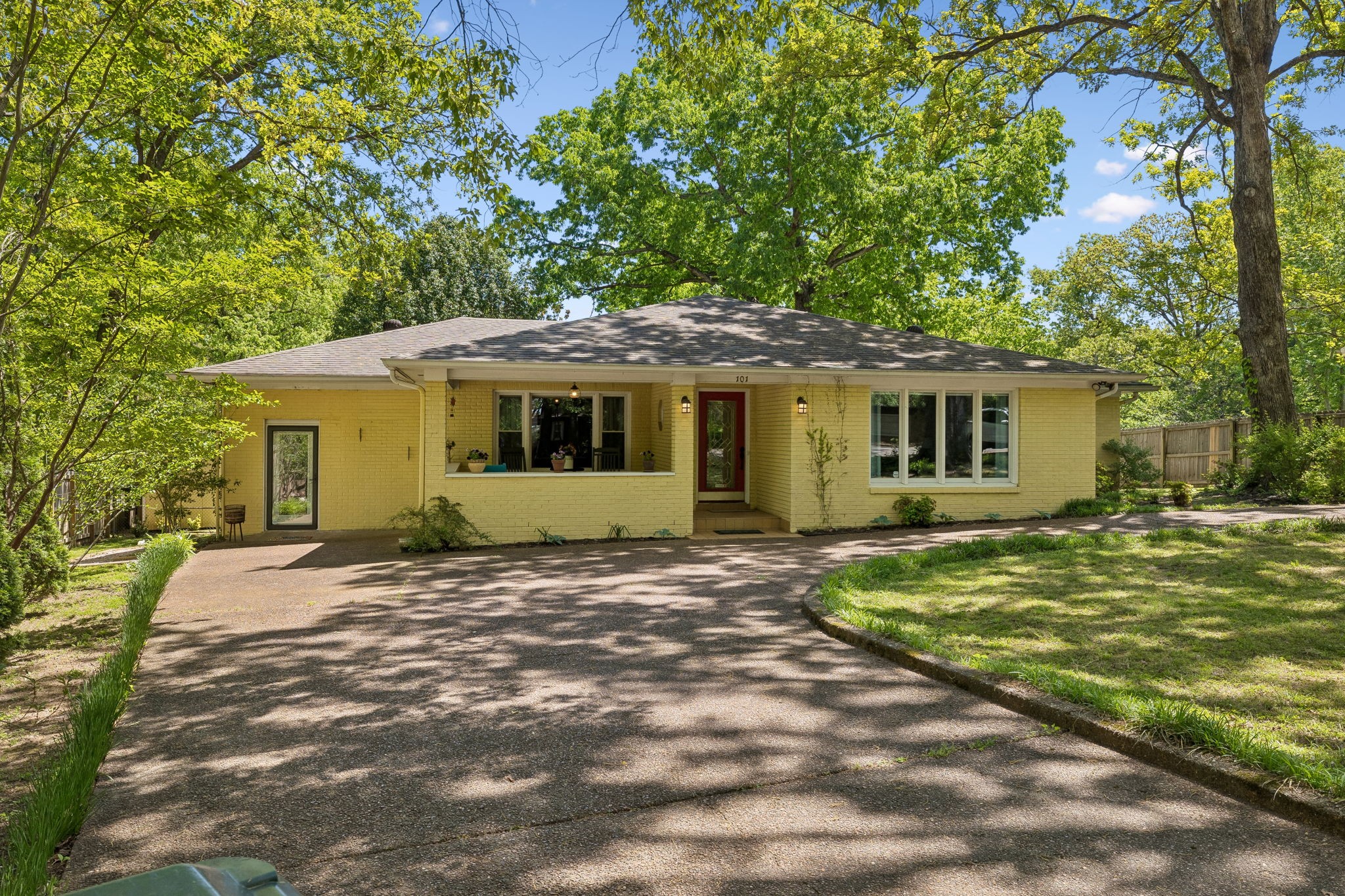 101 W Hills Terrace Dickson TN 37055