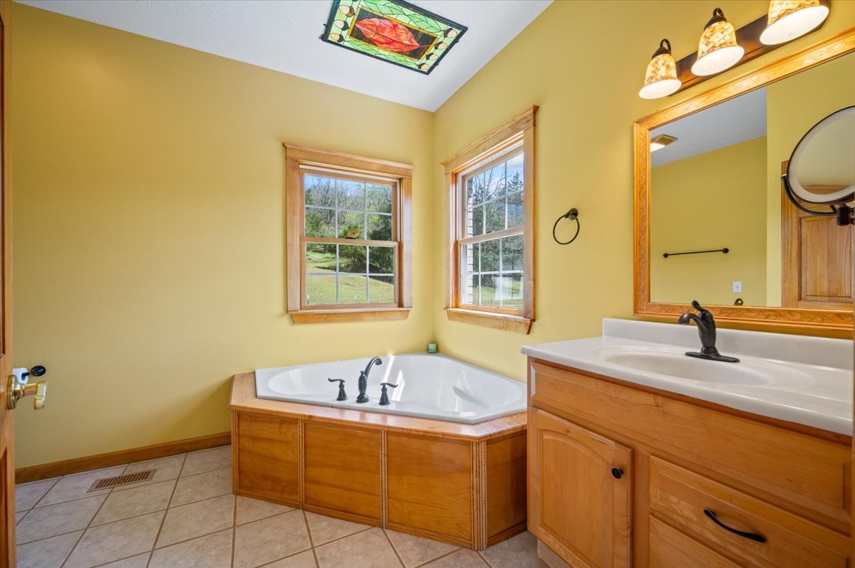 216 Old Wolf Hill Road Bethpage TN 37022