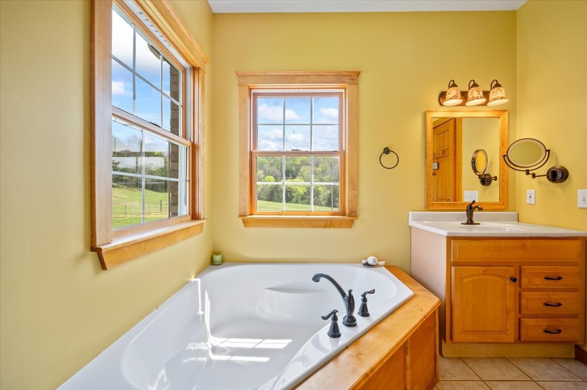 216 Old Wolf Hill Road Bethpage TN 37022