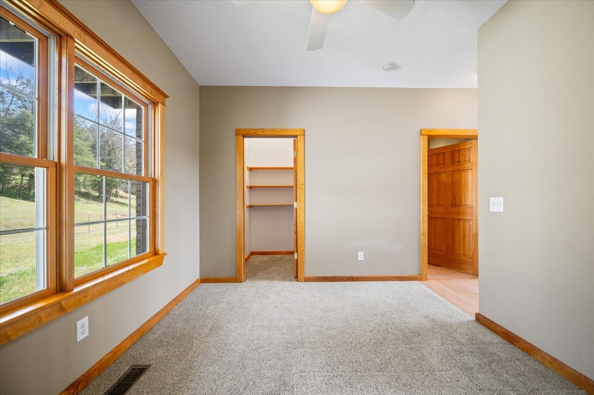 216 Old Wolf Hill Road Bethpage TN 37022