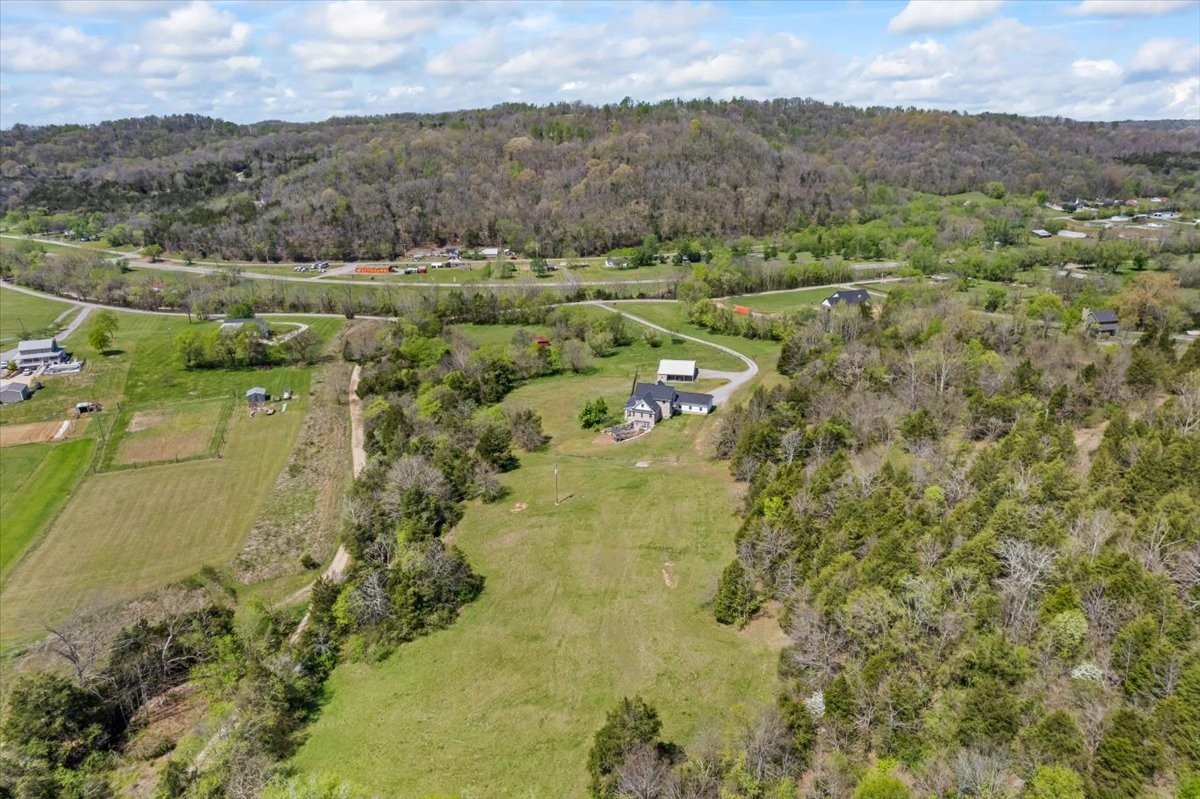 216 Old Wolf Hill Road Bethpage TN 37022