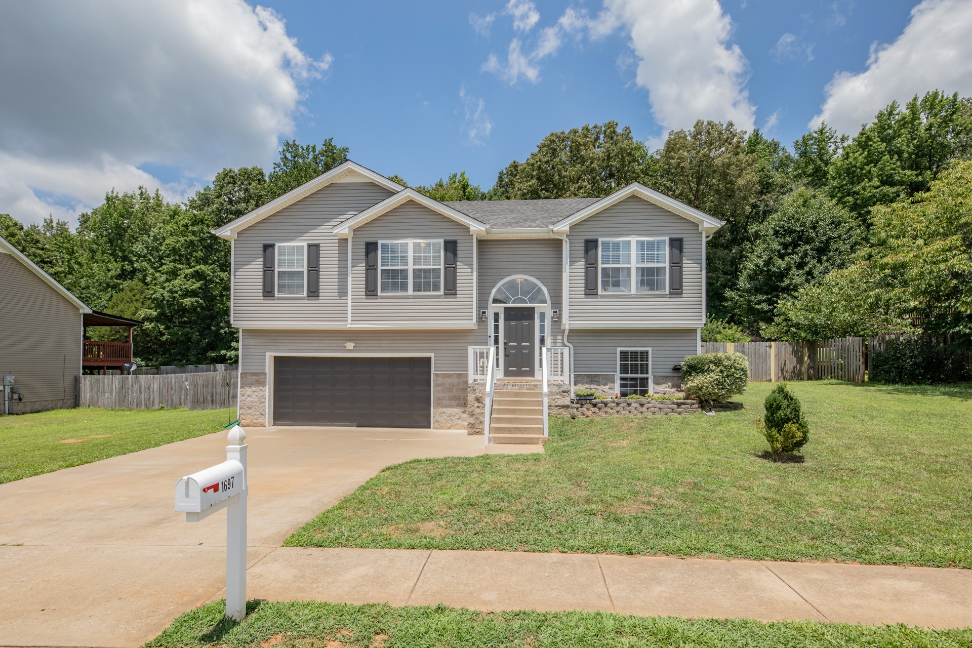 1697 Putnum Drive Clarksville TN 37042