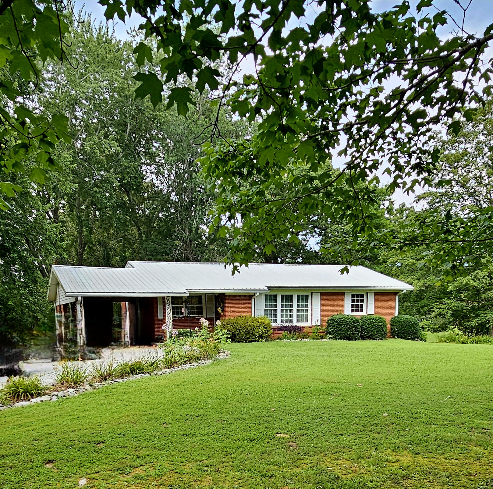 1797 Link Road New Johnsonville TN 37134