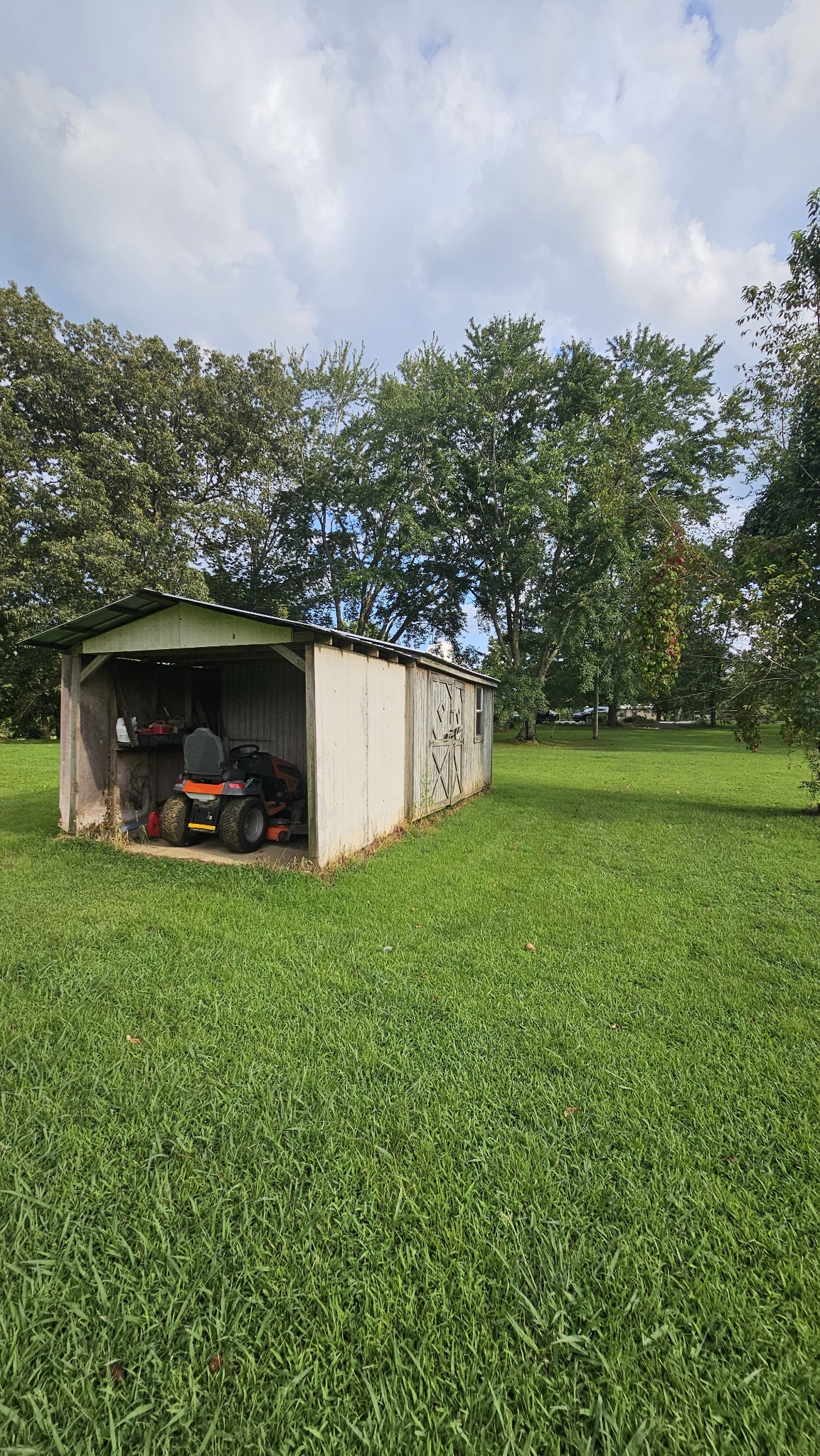 1797 Link Road New Johnsonville TN 37134