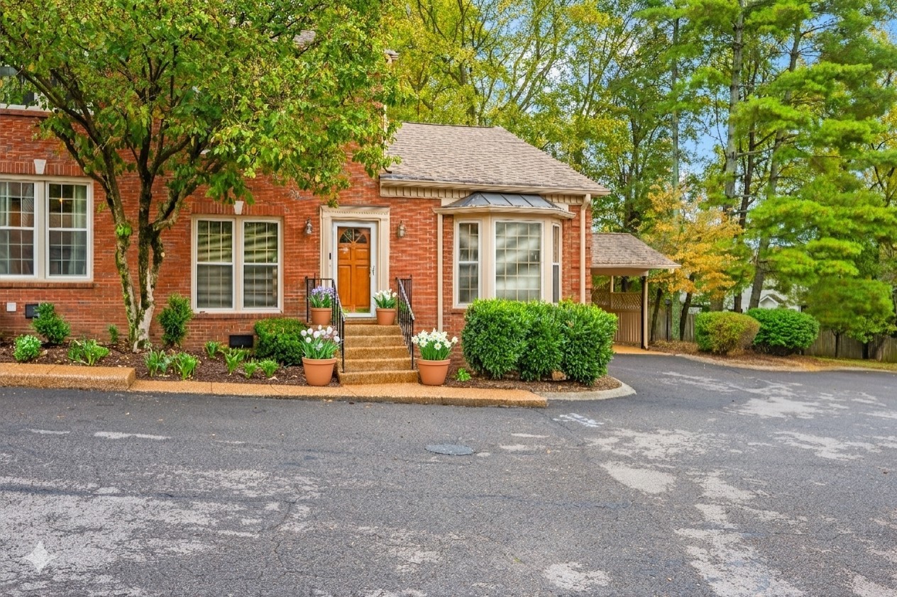 9 Sharonwood Drive Nashville TN 37215