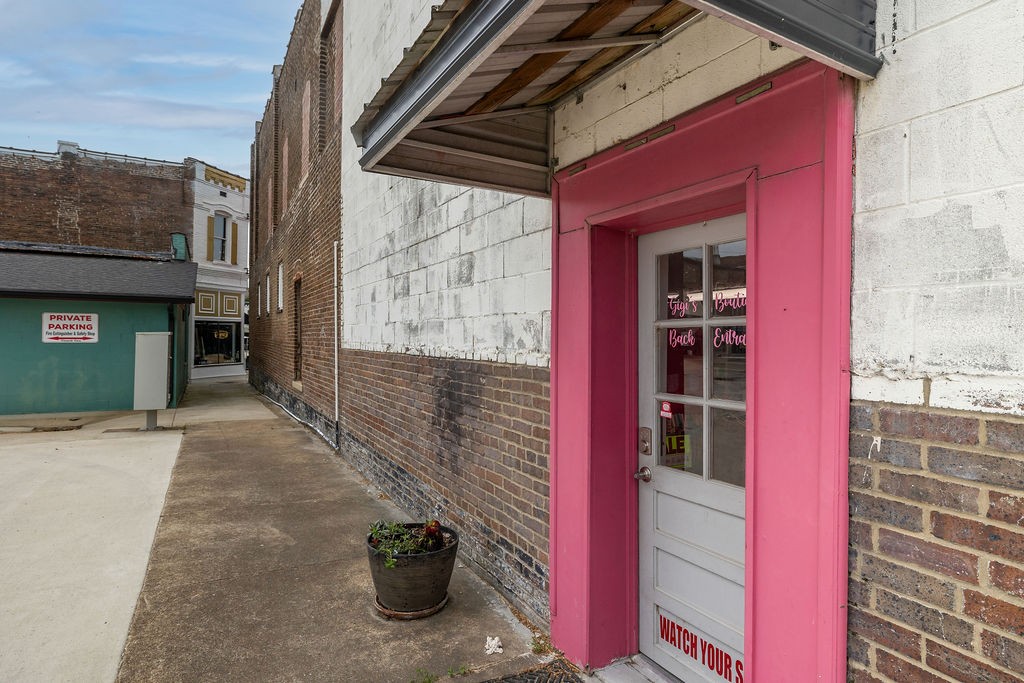 42 Public Square Lawrenceburg TN 38464