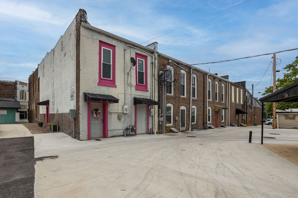 42 Public Square Lawrenceburg TN 38464