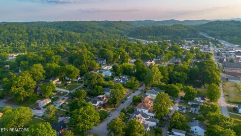 726 Clinton Street Harriman TN 37748