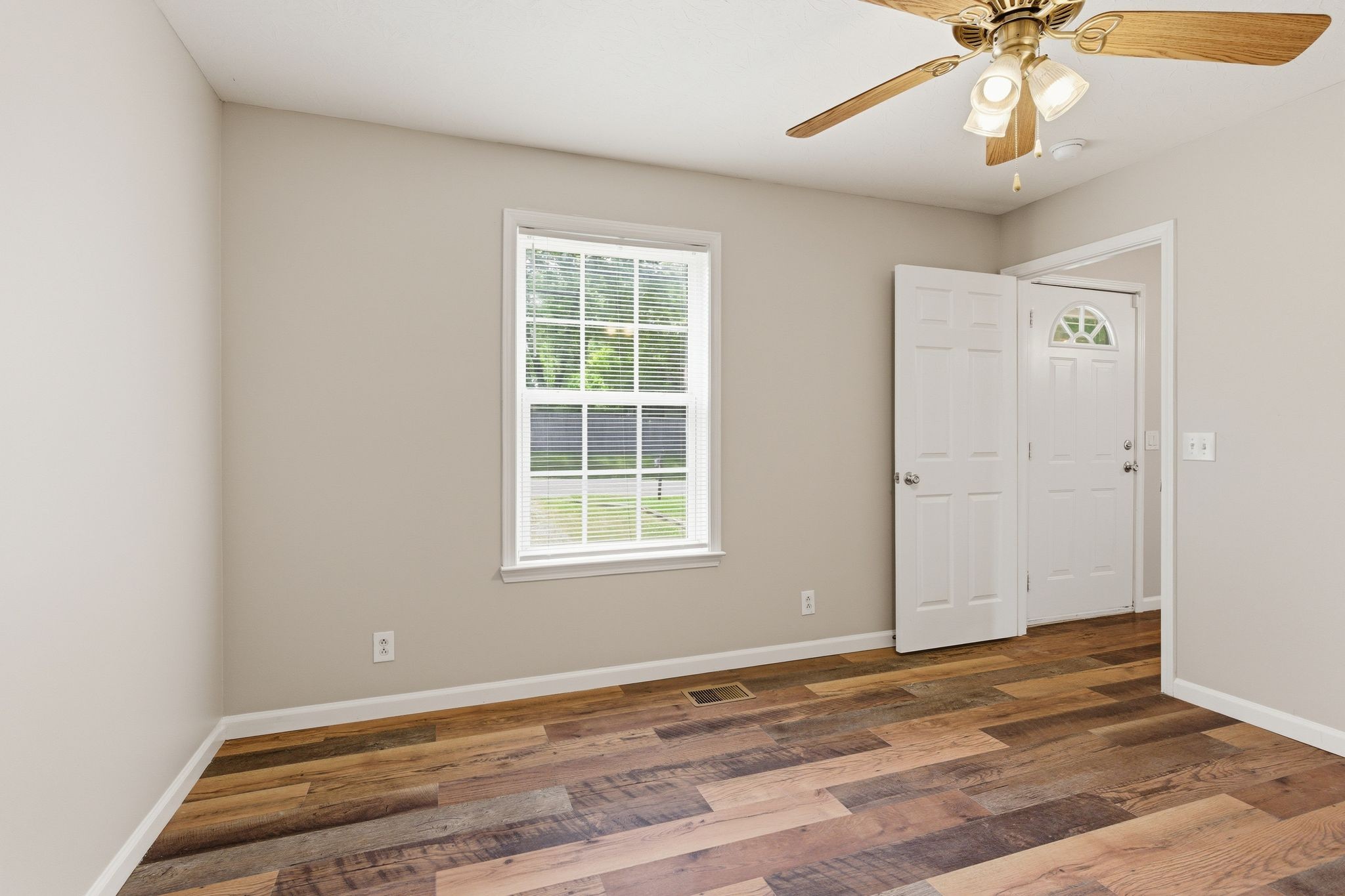 1150 17th Ave, E Springfield TN 37172