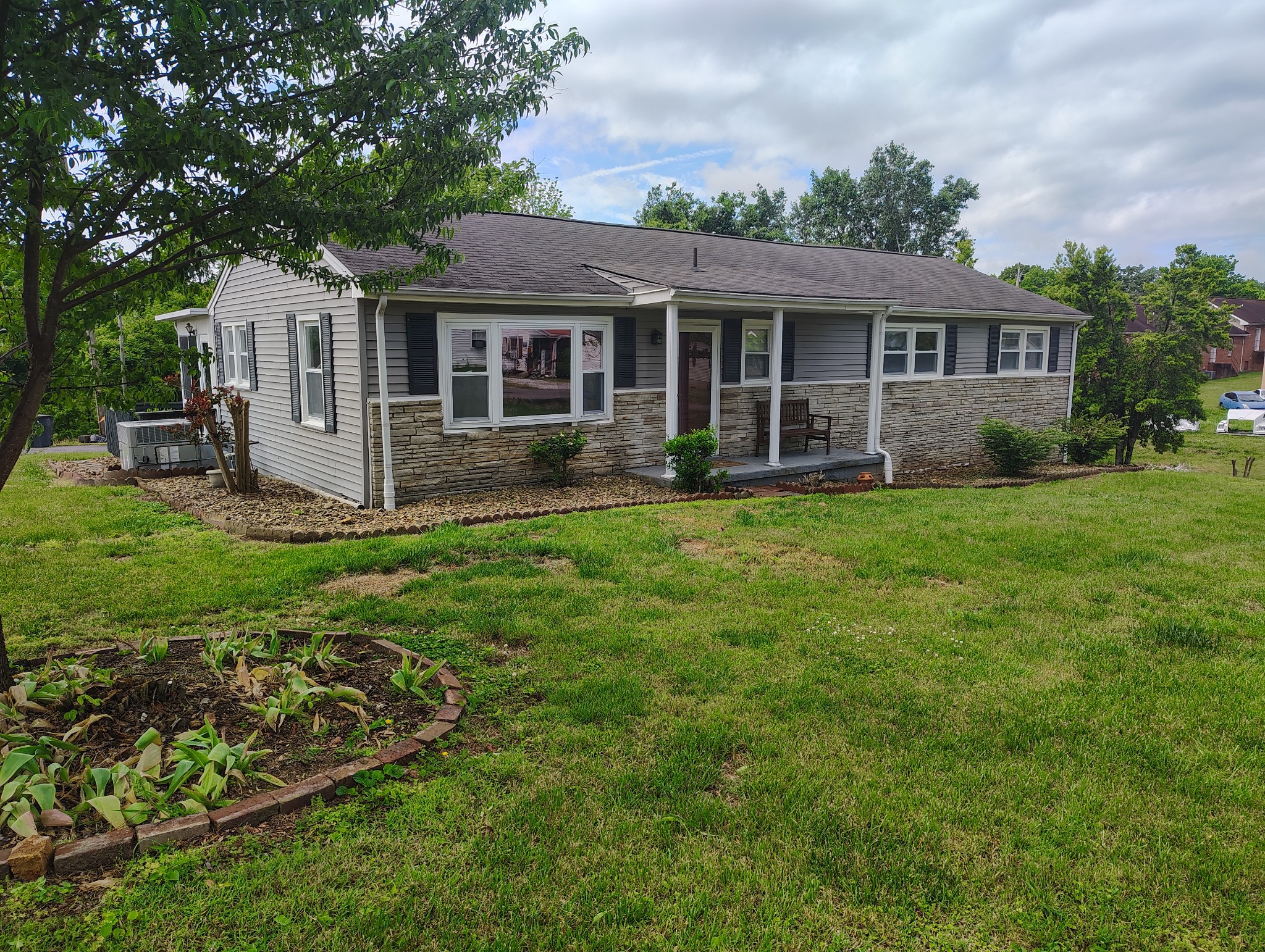 108 Young Avenue Lafayette TN 37083