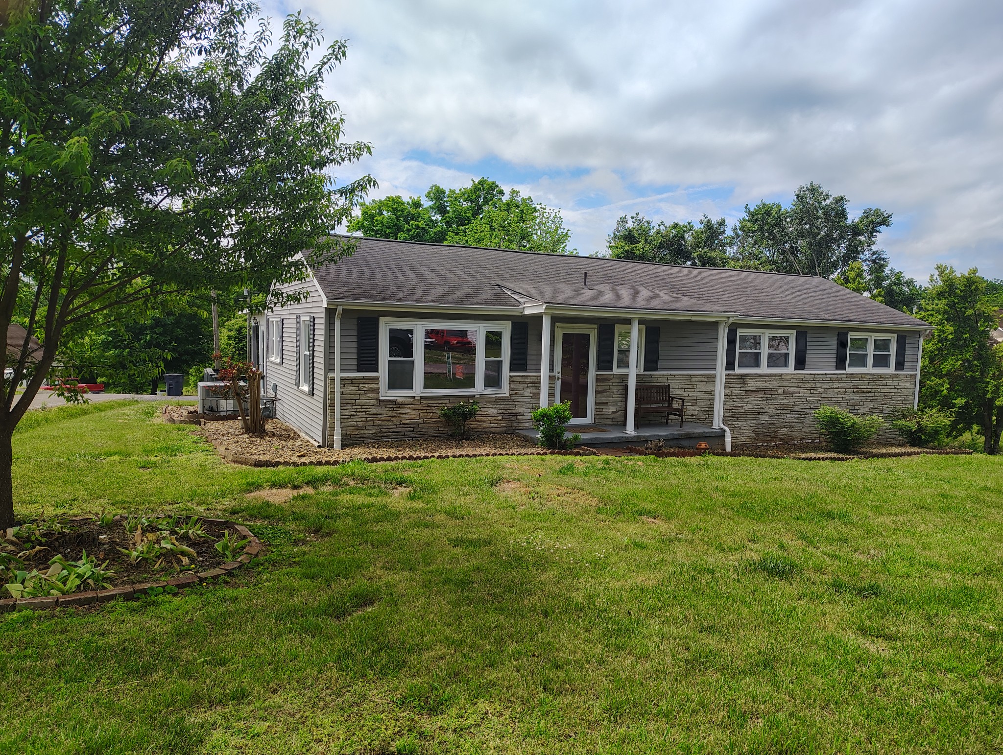 108 Young Avenue Lafayette TN 37083