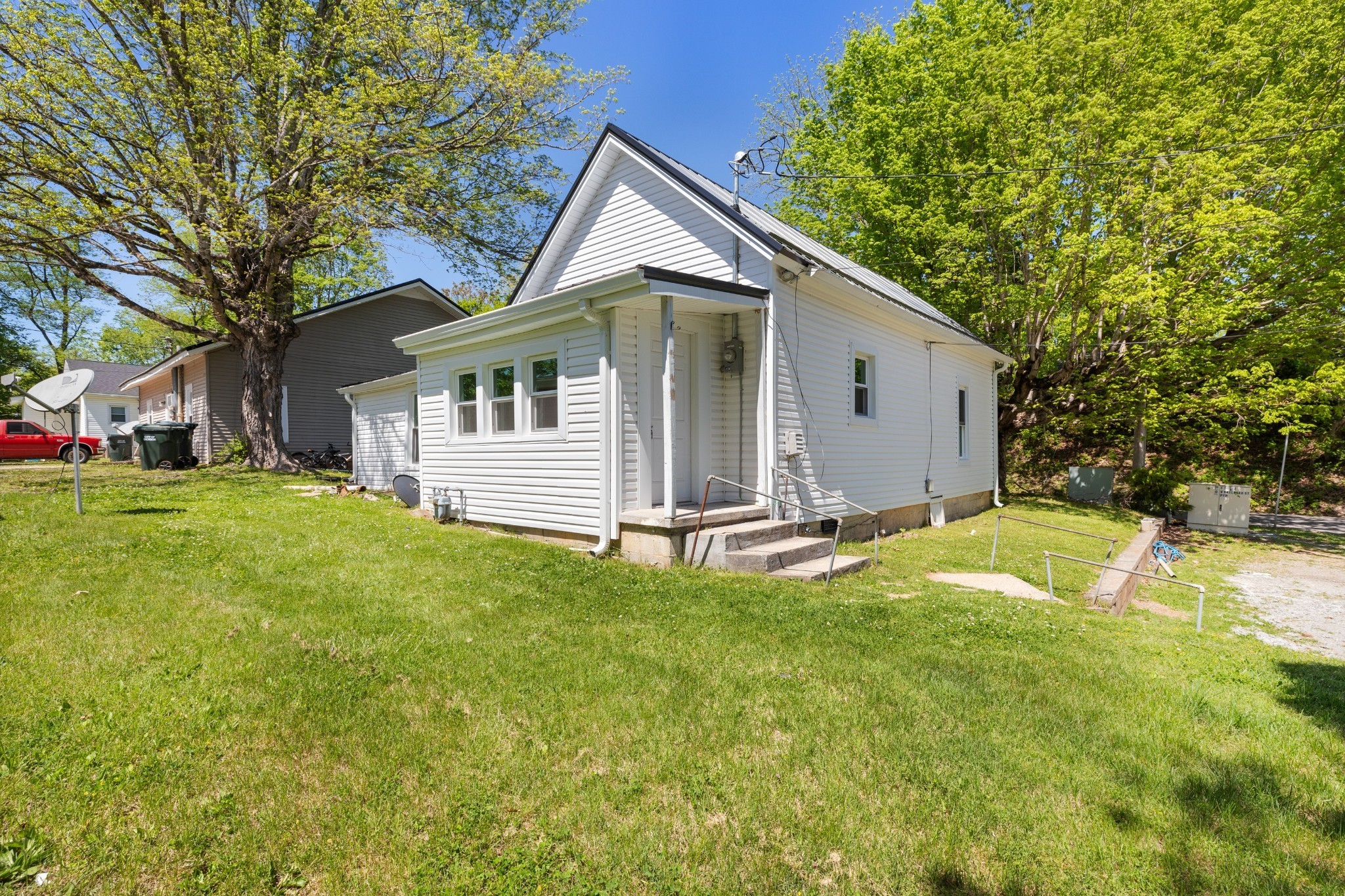 300 W Railroad Street Dickson TN 37055