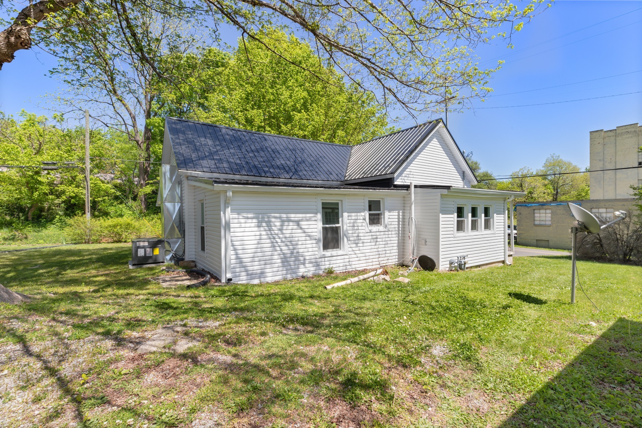 300 W Railroad Street Dickson TN 37055