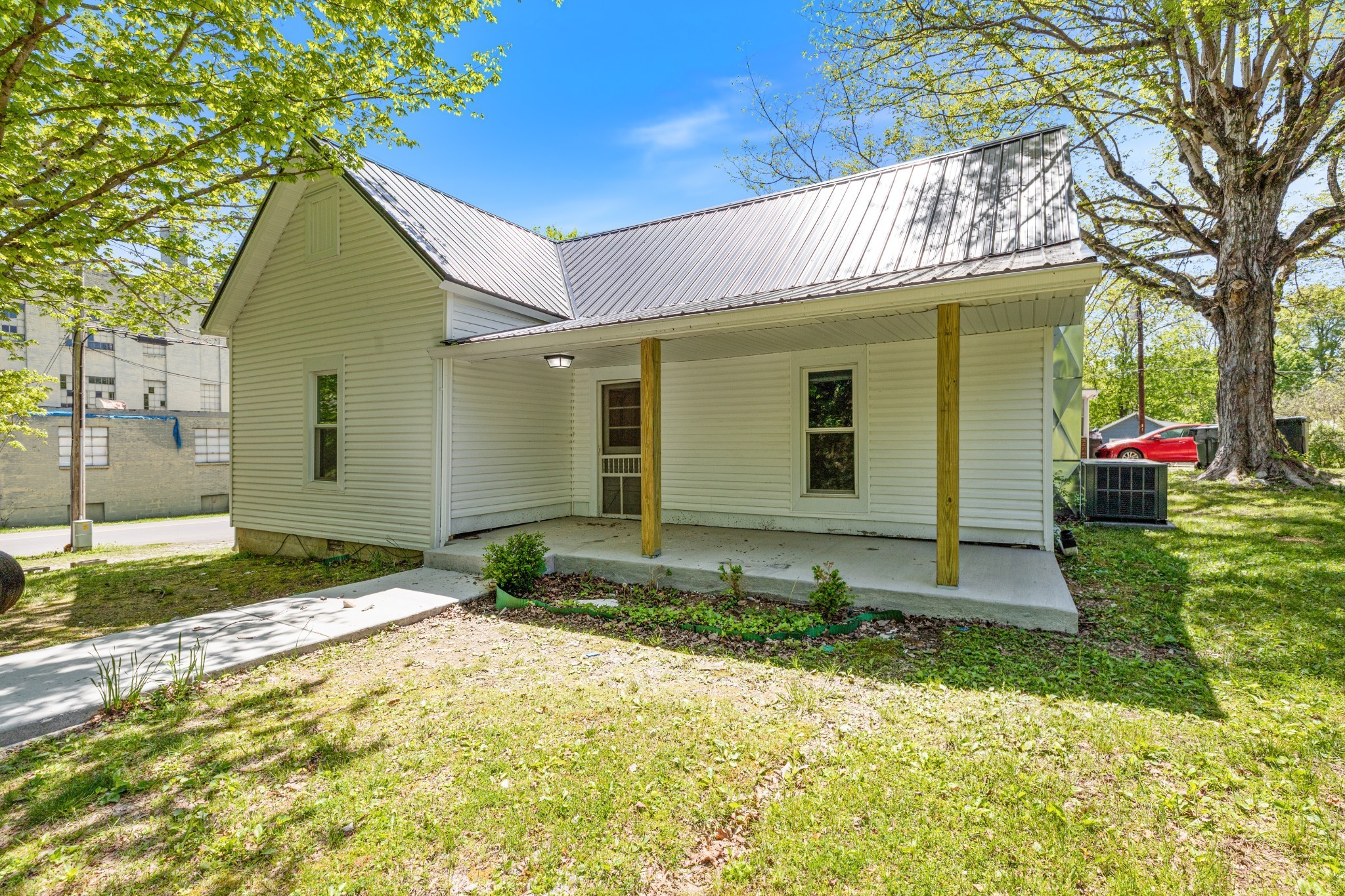 300 W Railroad Street Dickson TN 37055