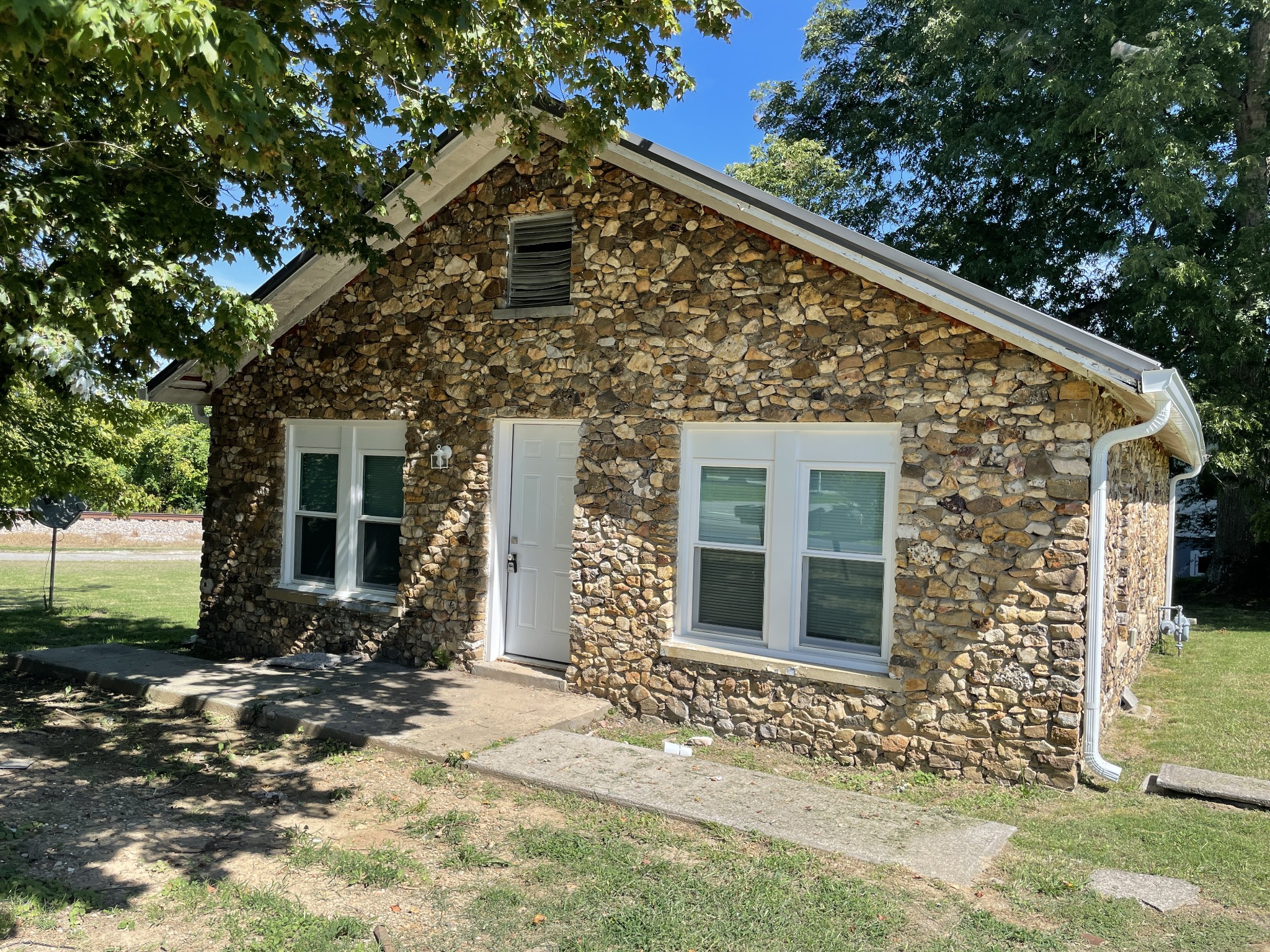 300 W Railroad Street Dickson TN 37055