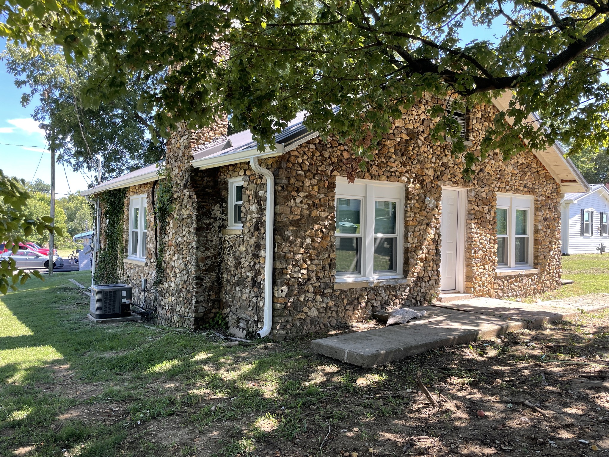 300 W Railroad Street Dickson TN 37055