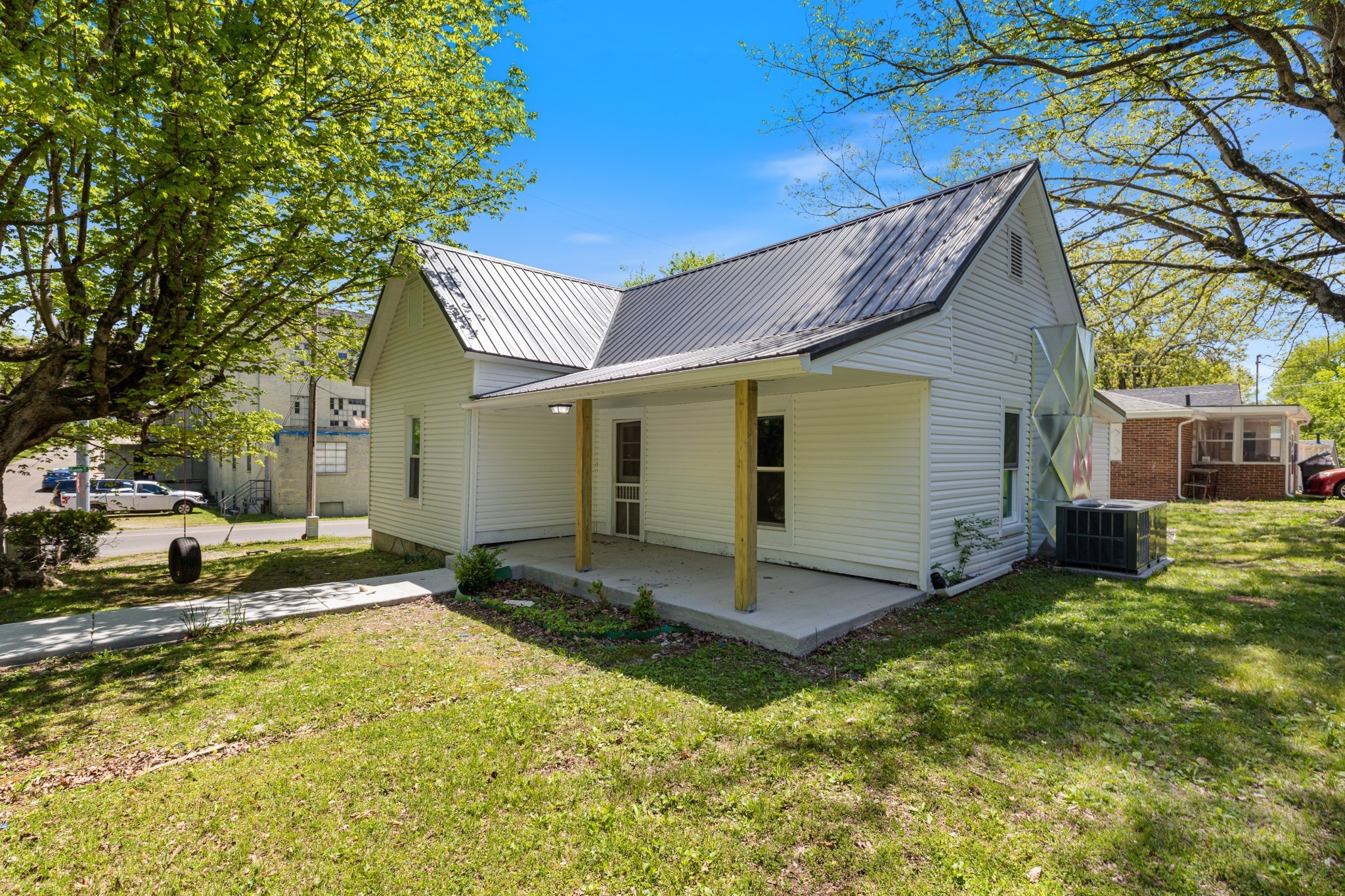 300 W Railroad Street Dickson TN 37055