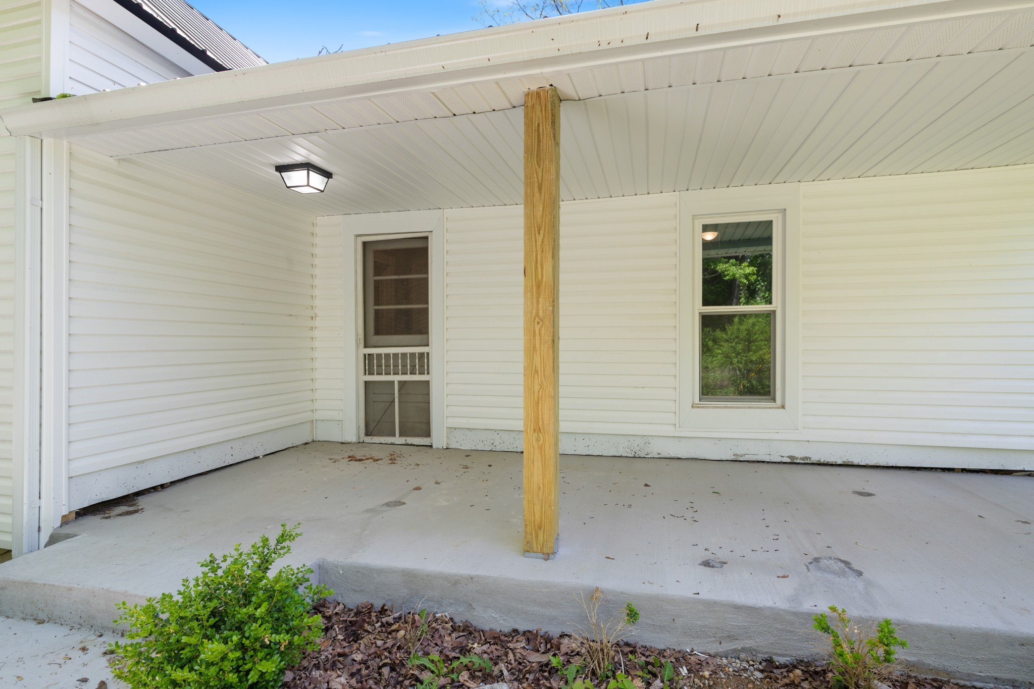 300 W Railroad Street Dickson TN 37055