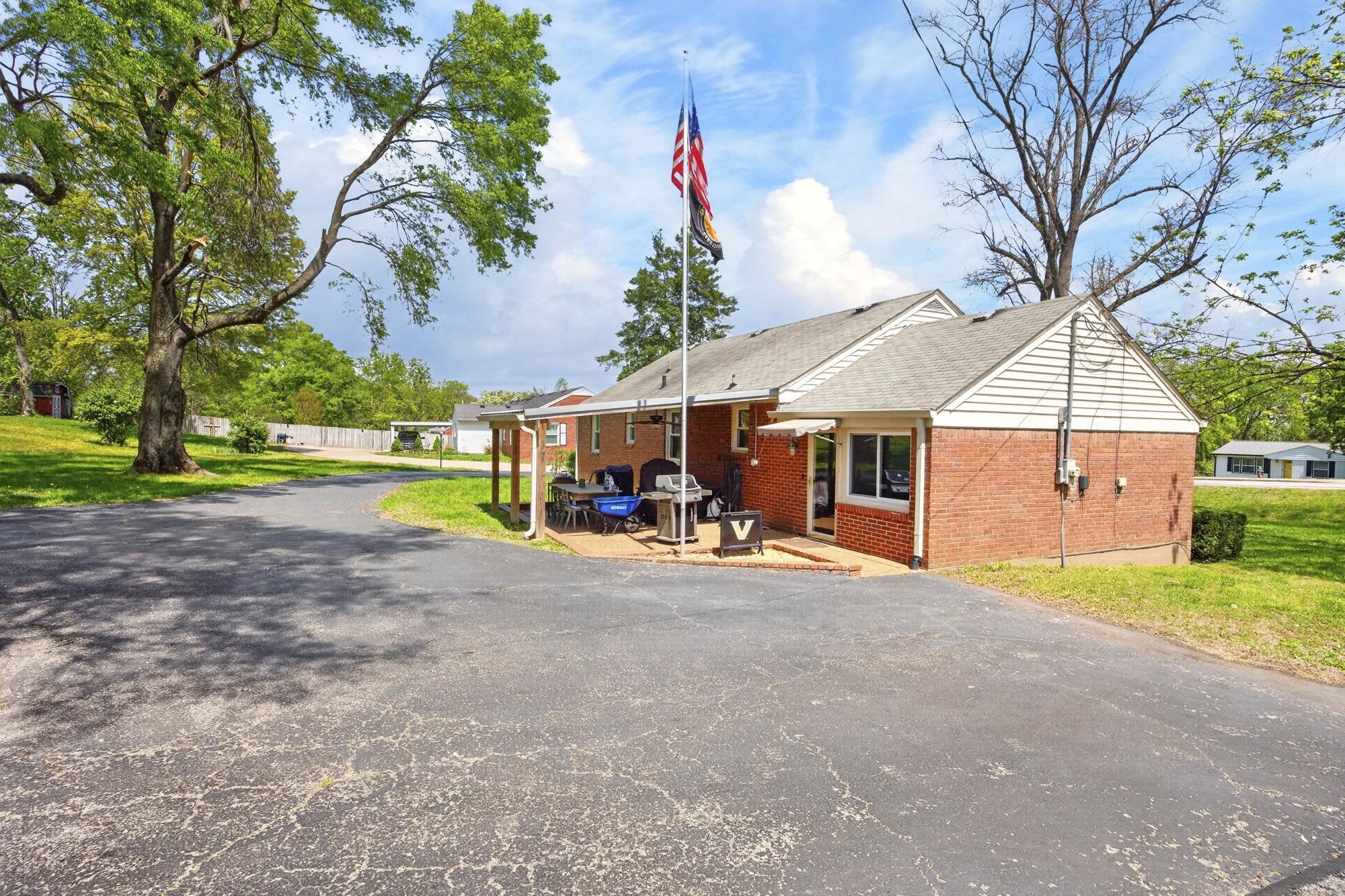 116 S Graycroft Avenue Madison TN 37115