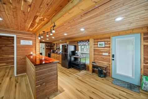 938 Riley Creek Road Whitleyville TN 38588