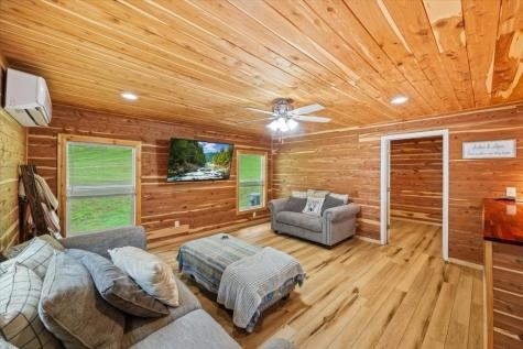 938 Riley Creek Road Whitleyville TN 38588