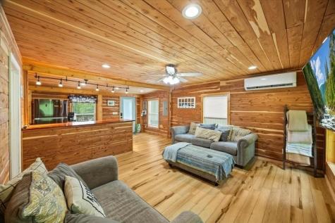 938 Riley Creek Road Whitleyville TN 38588