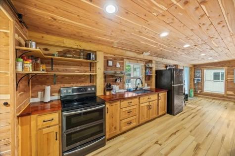 938 Riley Creek Road Whitleyville TN 38588
