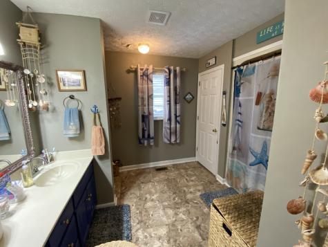 172 Landrum Lane Lafayette TN 37083