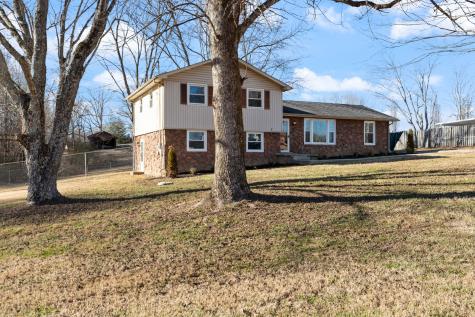 108 W Circle Drive Burns TN 37029
