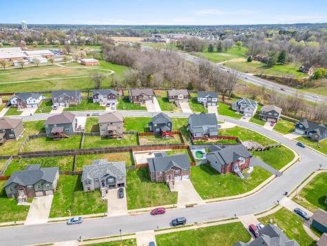 202 Kingstons Cove Clarksville TN 37042