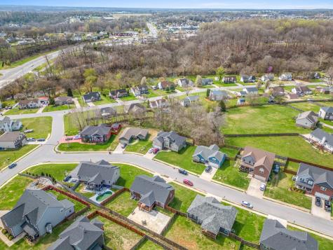 202 Kingstons Cove Clarksville TN 37042