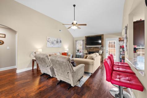 202 Kingstons Cove Clarksville TN 37042