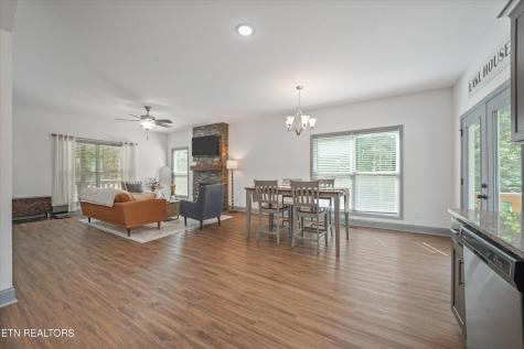 1925 Harbor Lane Dandridge TN 37725