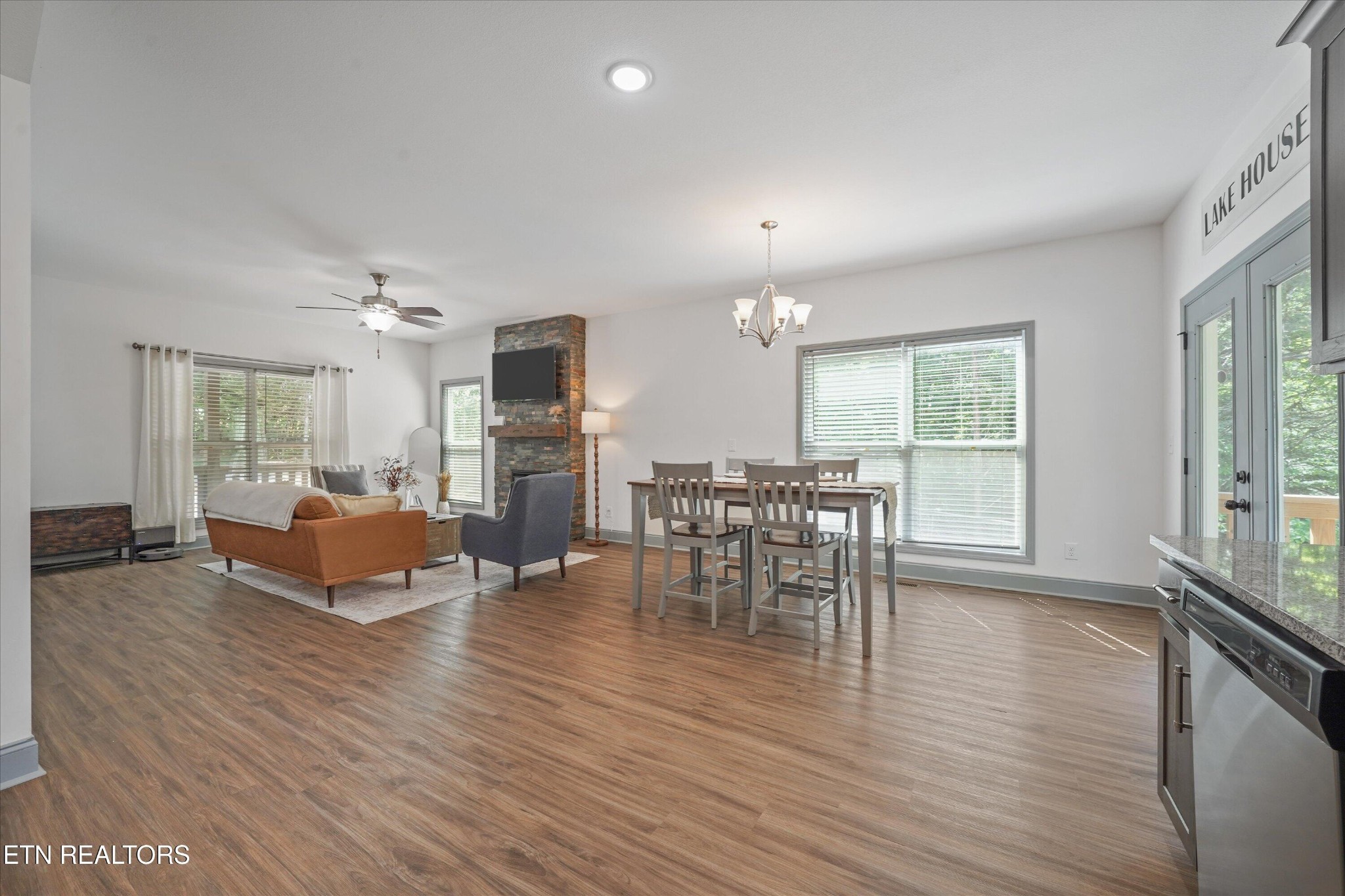 1925 Harbor Lane Dandridge TN 37725