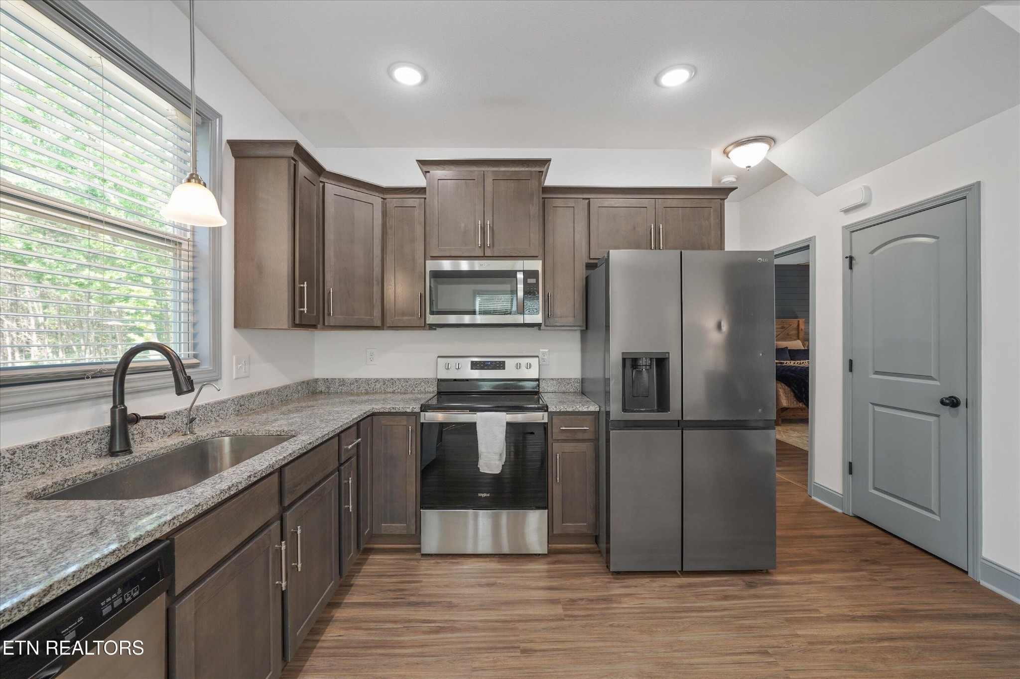 1925 Harbor Lane Dandridge TN 37725