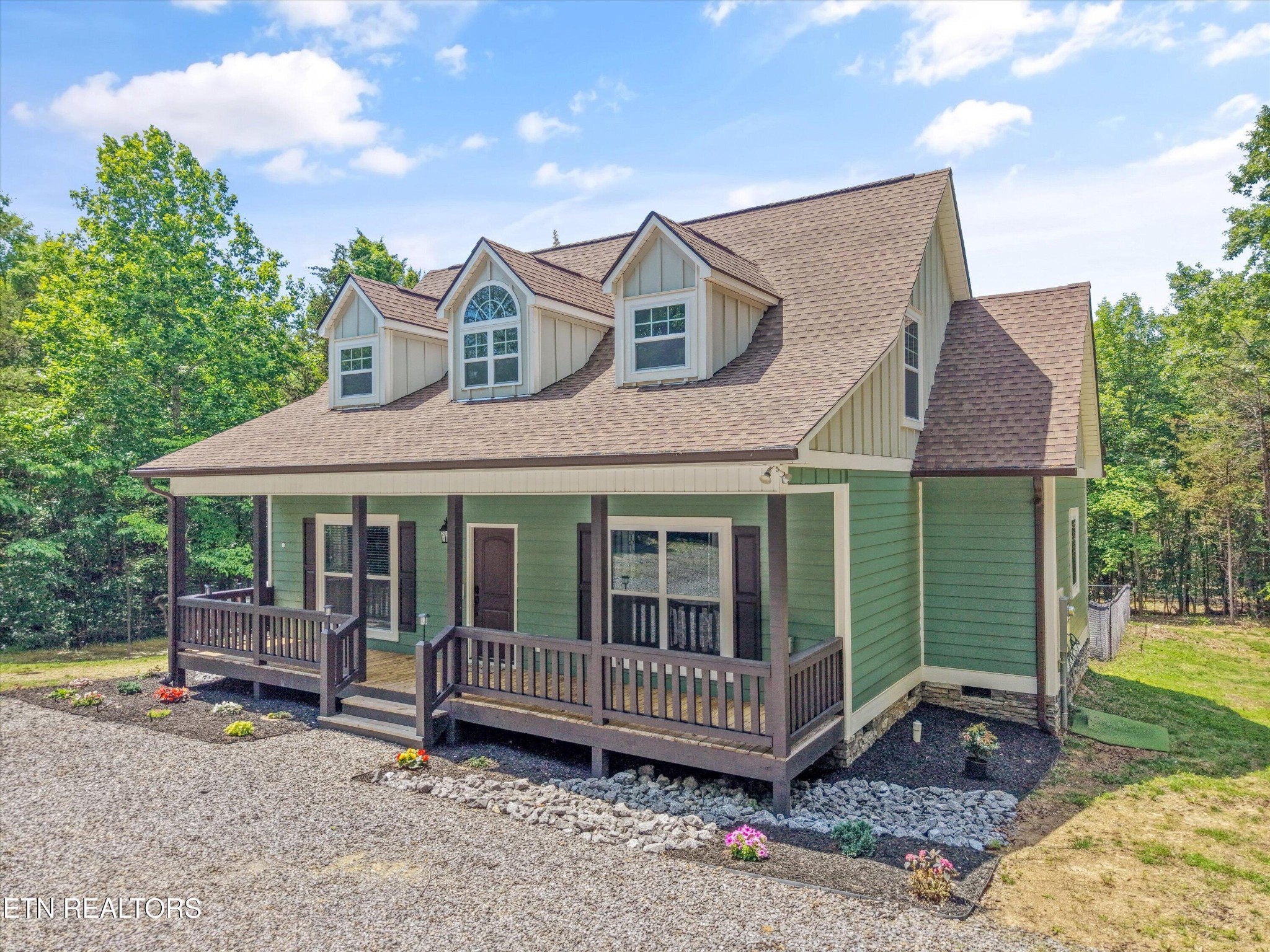 1925 Harbor Lane Dandridge TN 37725