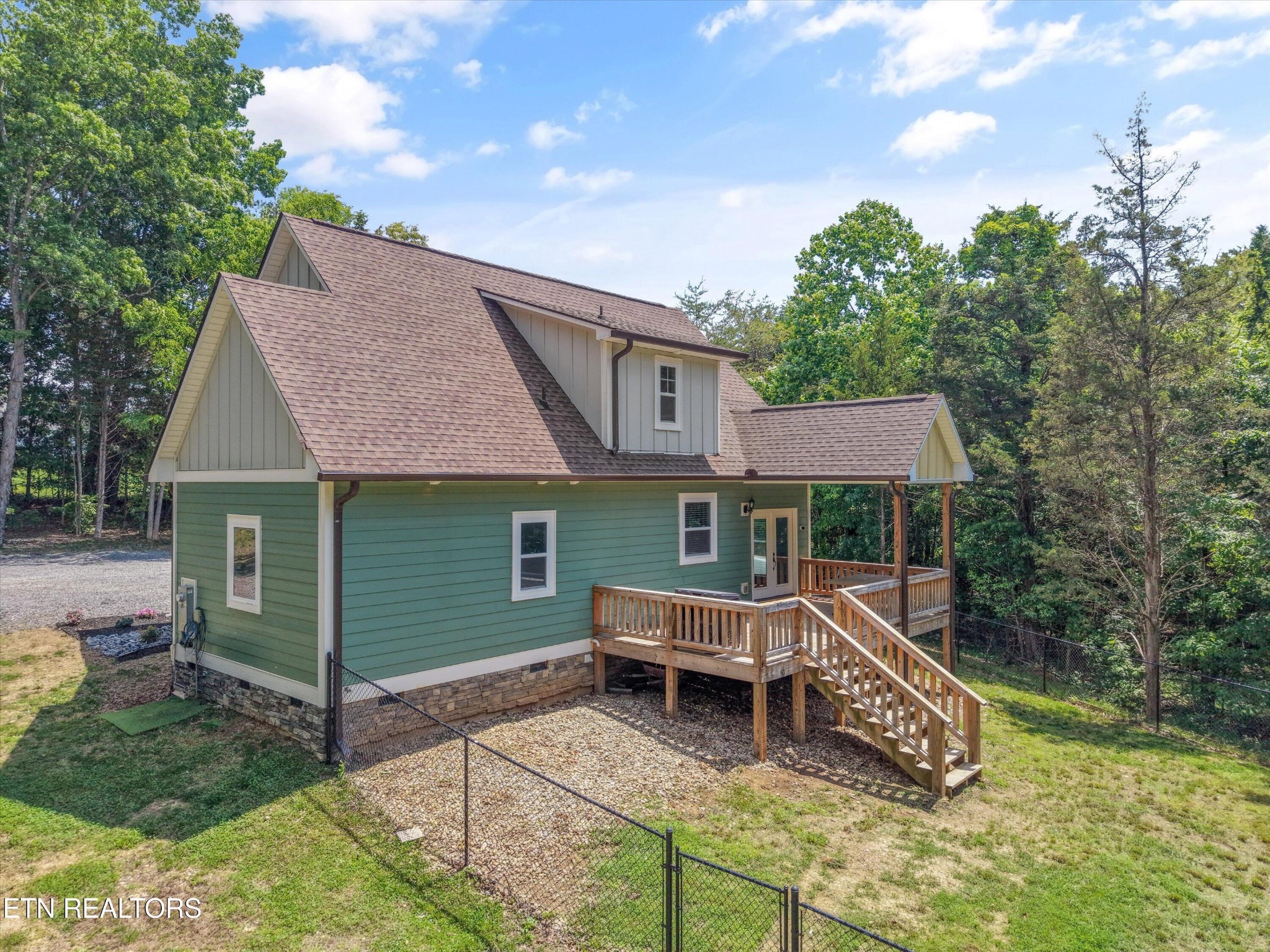 1925 Harbor Lane Dandridge TN 37725