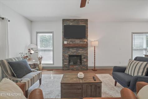 1925 Harbor Lane Dandridge TN 37725