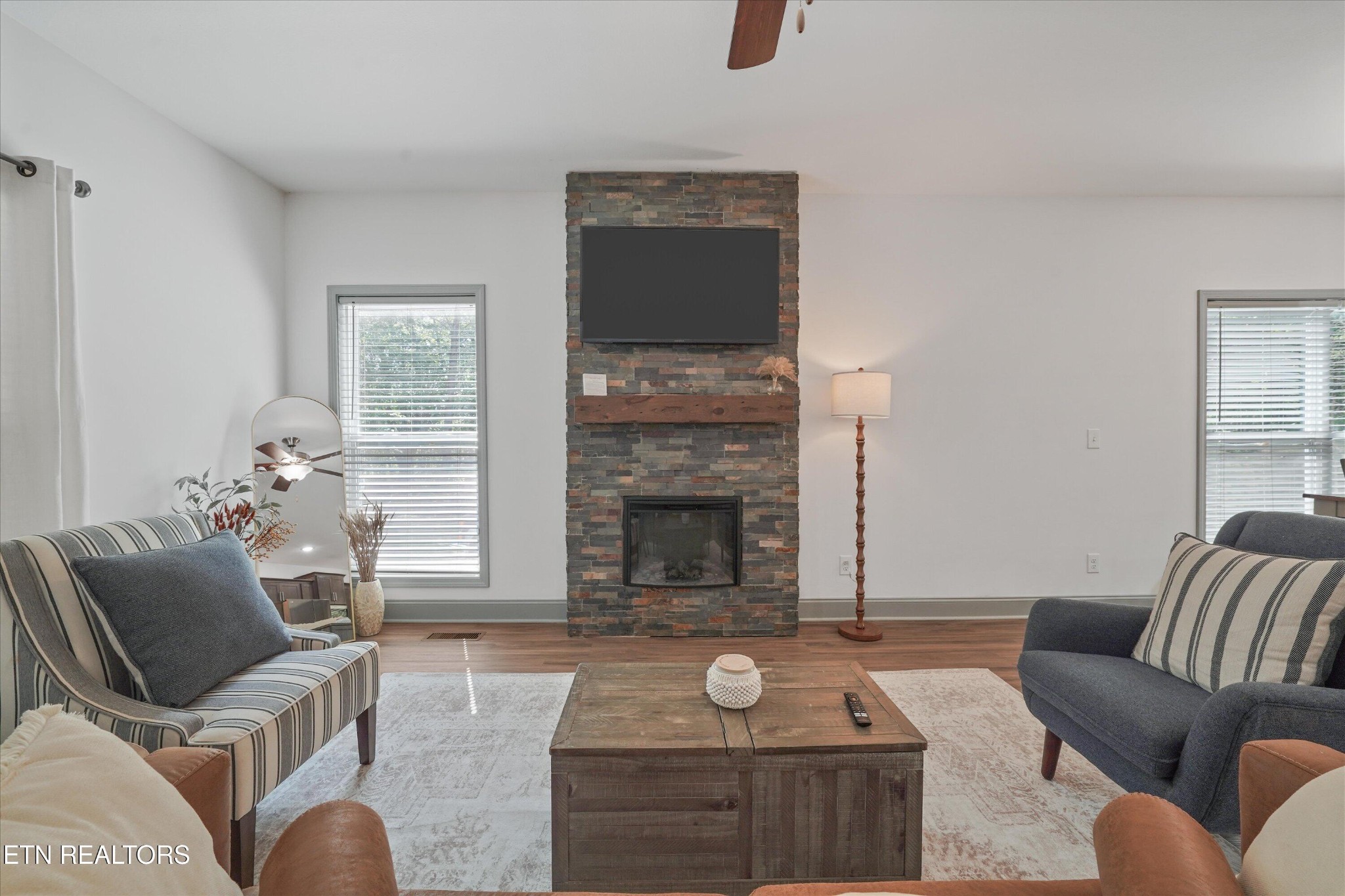 1925 Harbor Lane Dandridge TN 37725