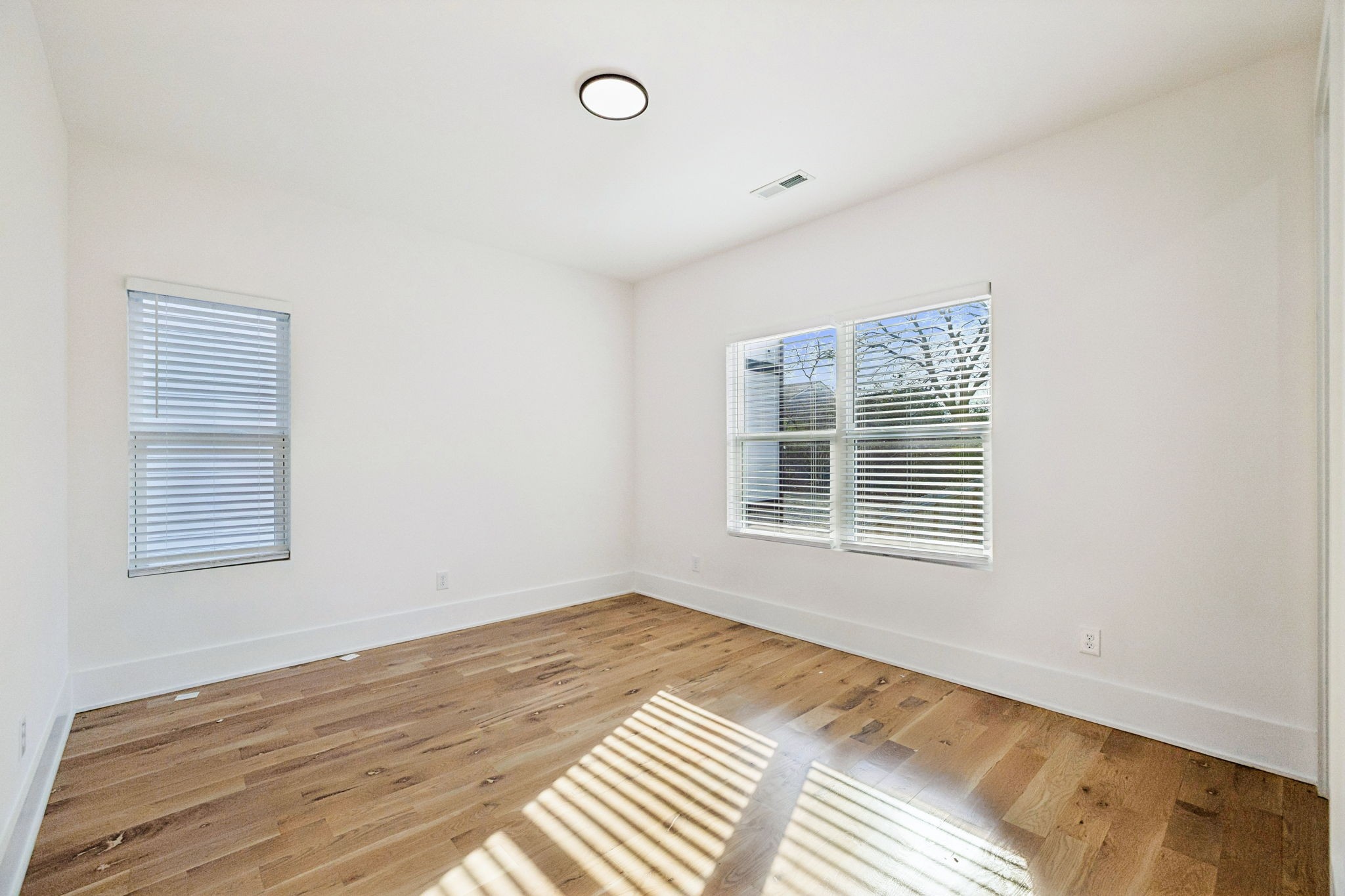 915 33rd Ave, N Nashville TN 37209