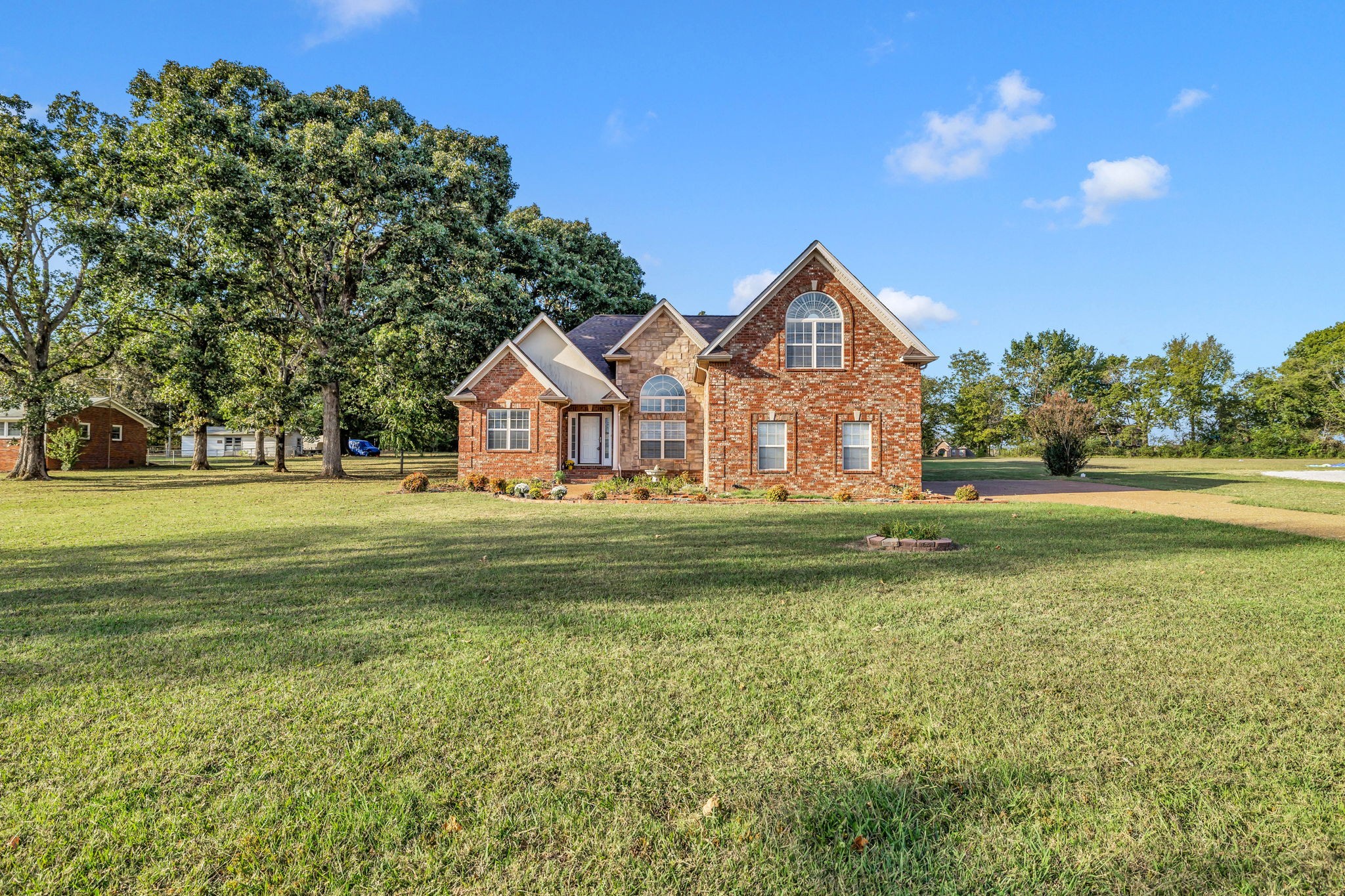 2555 Leeville Pike Lebanon TN 37090