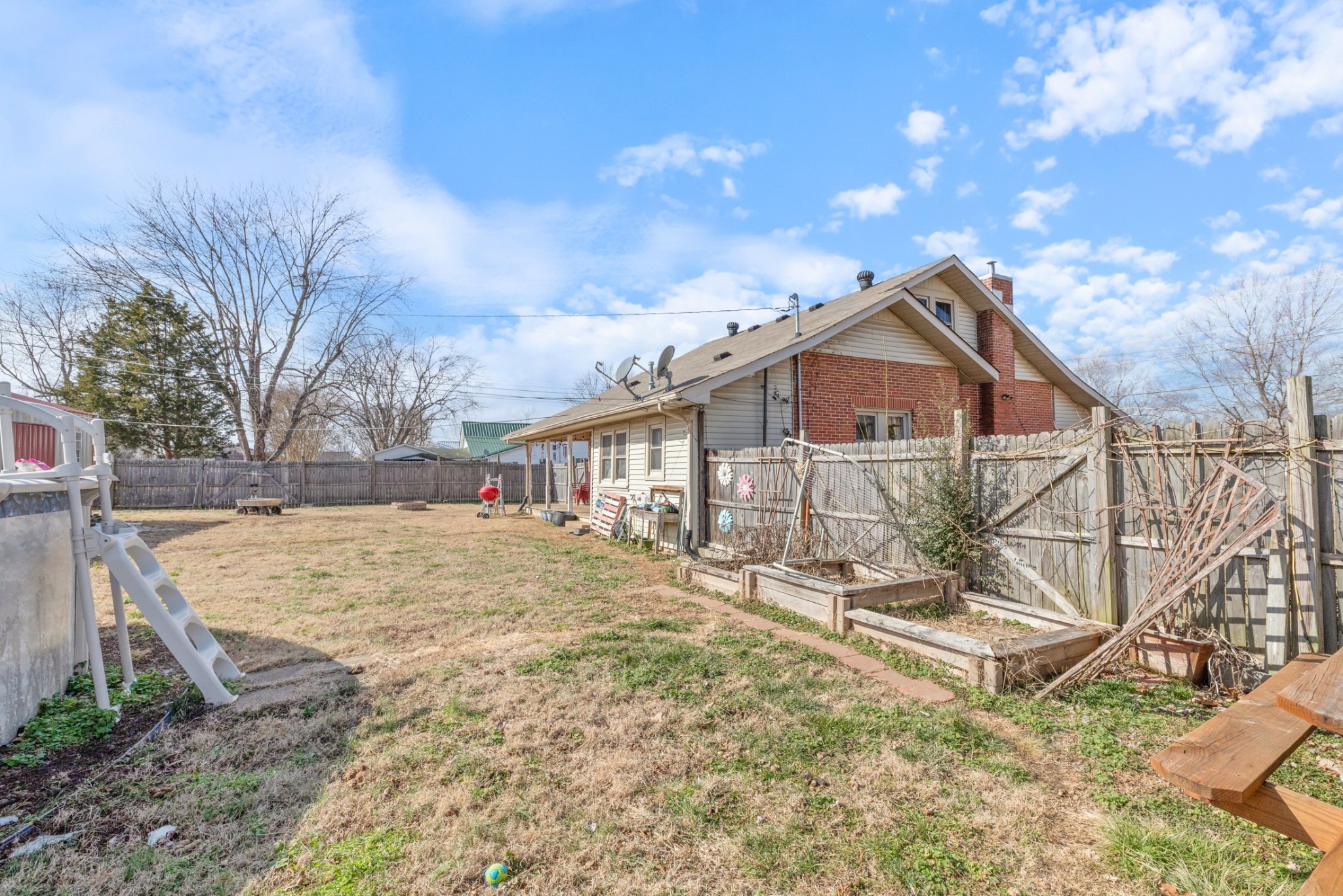 141 Long St, W Mc Ewen TN 37101