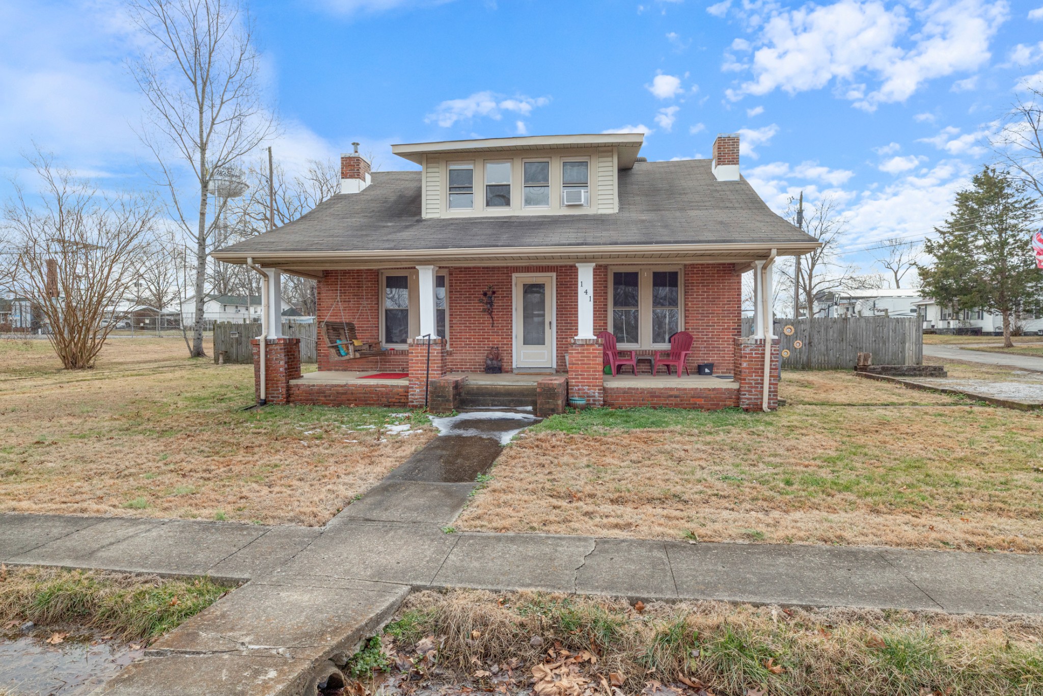 141 Long St, W Mc Ewen TN 37101