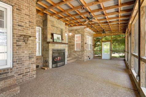1034 Ridglea Drive Burns TN 37029