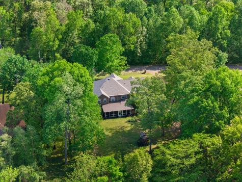 1034 Ridglea Drive Burns TN 37029