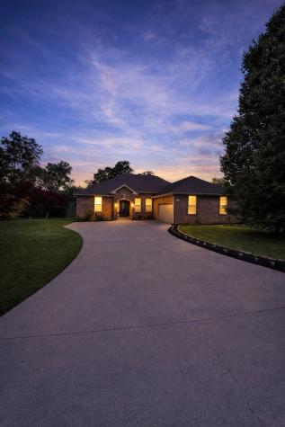 1672 Apache Way Clarksville TN 37042