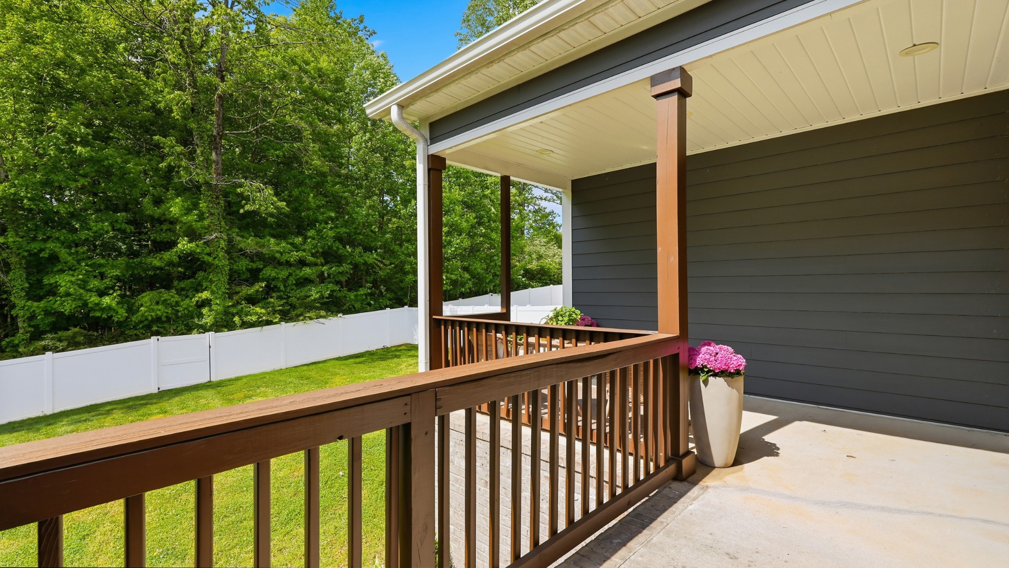 1004 Sycamore Rdg, E Burns TN 37029