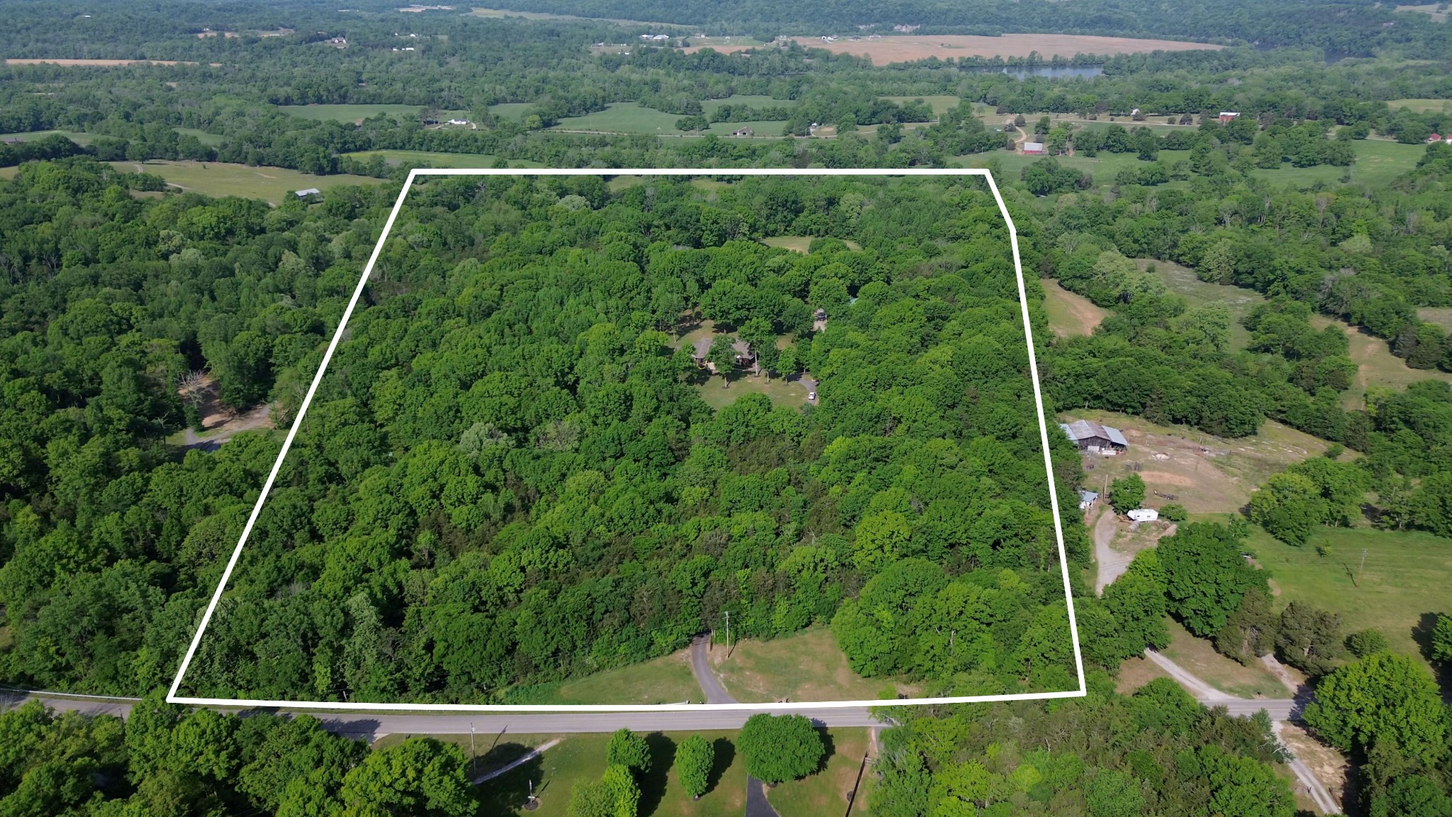 1520 Puryears Bend Road Hartsville TN 37074